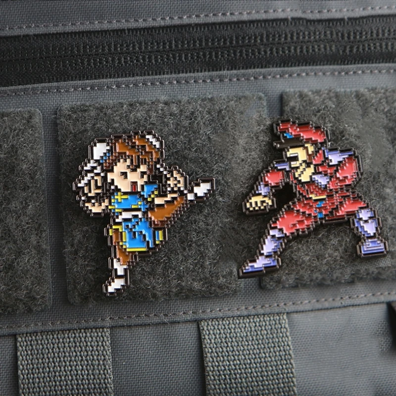Arcade Vegas - Arcade-Spiel Pixel Vega&Chunli Metall-Klett-Aufnäher für Kleidung,